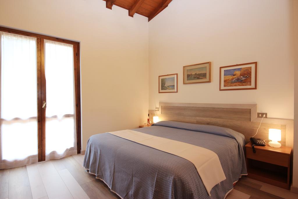 גרדונה ריביירה Hotel Colomber מראה חיצוני תמונה