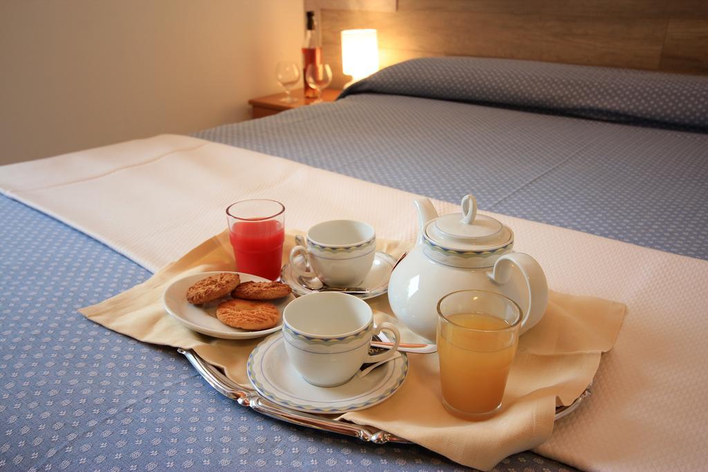 גרדונה ריביירה Hotel Colomber מראה חיצוני תמונה