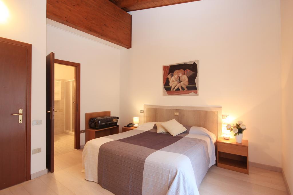 גרדונה ריביירה Hotel Colomber מראה חיצוני תמונה