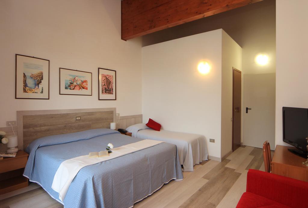 גרדונה ריביירה Hotel Colomber מראה חיצוני תמונה