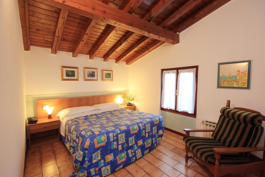 גרדונה ריביירה Hotel Colomber מראה חיצוני תמונה