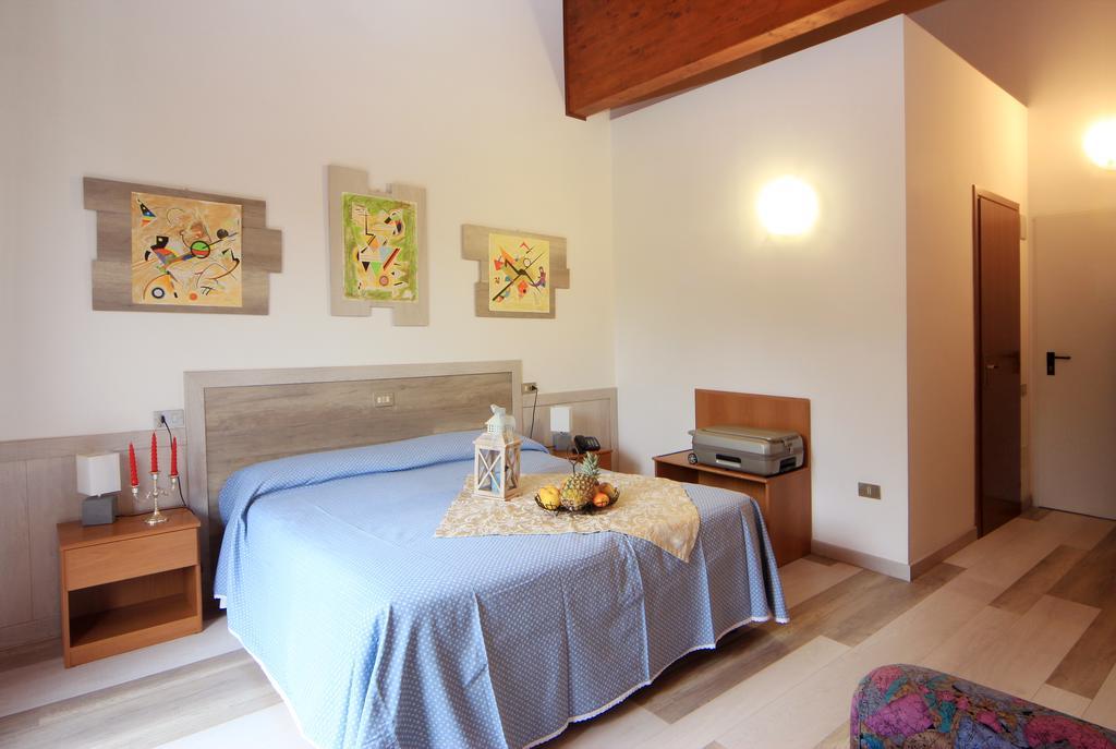 גרדונה ריביירה Hotel Colomber מראה חיצוני תמונה