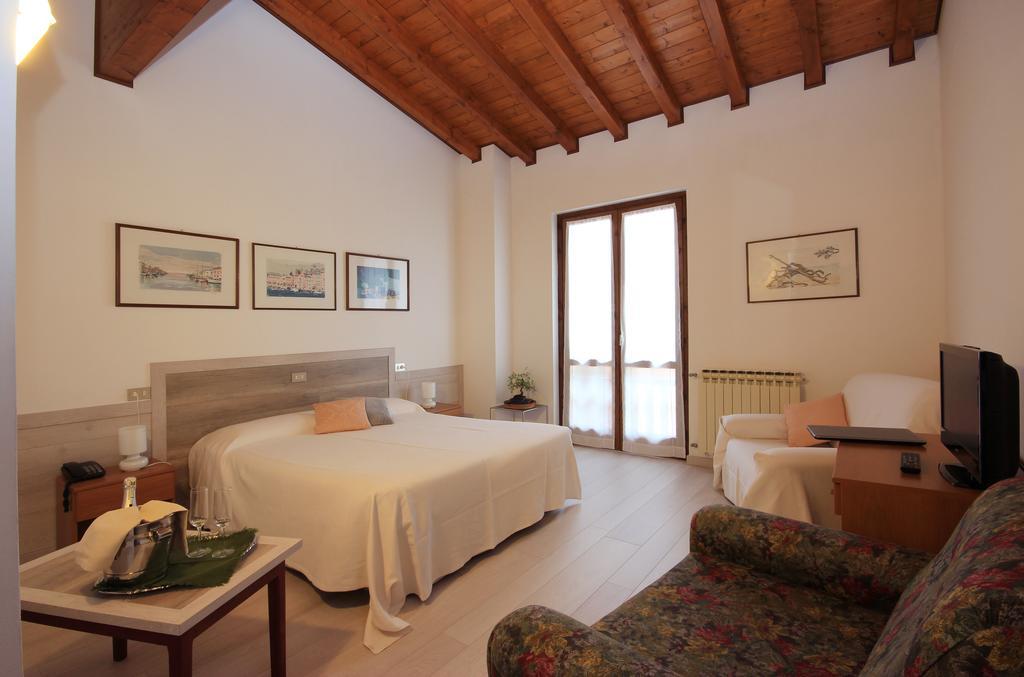 גרדונה ריביירה Hotel Colomber מראה חיצוני תמונה