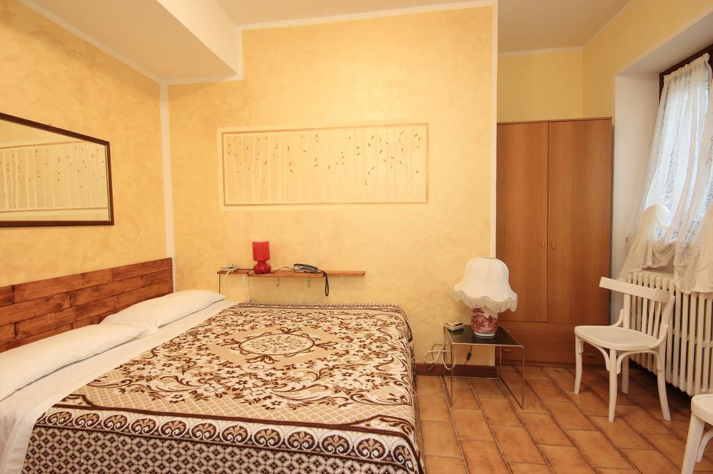 גרדונה ריביירה Hotel Colomber מראה חיצוני תמונה