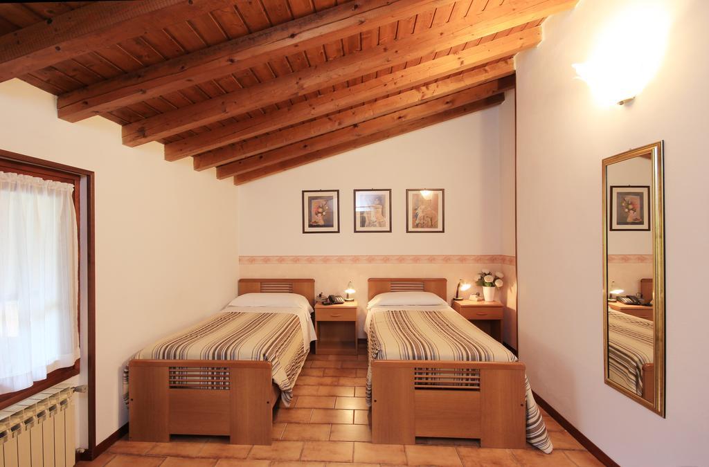 גרדונה ריביירה Hotel Colomber מראה חיצוני תמונה