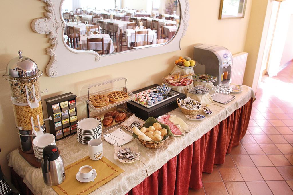 גרדונה ריביירה Hotel Colomber מראה חיצוני תמונה